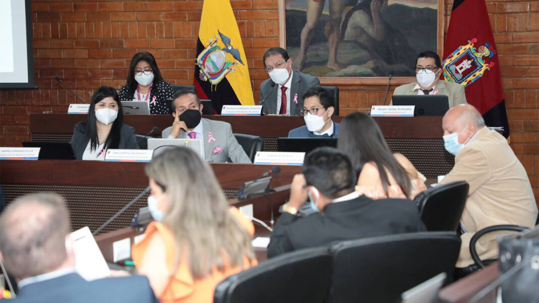 reestructuración comisiones Quito