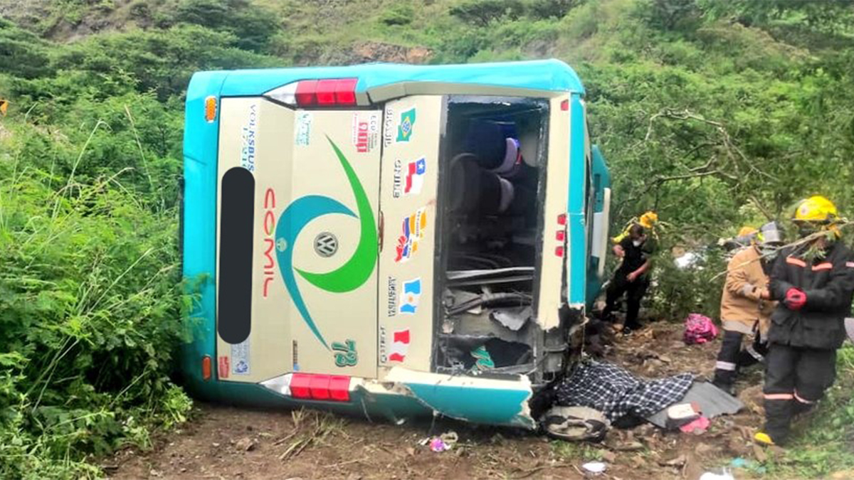 3 fallecidos y 18 heridos tras accidente de tránsito en la vía Loja