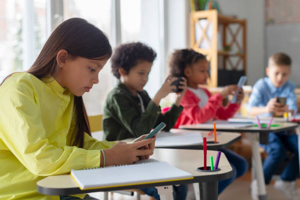 España refuerza la protección infantil en entornos digitales con nueva ley - Tuvoz.tv