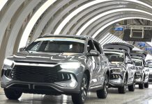 Robots fabricando autos? Así se produce un vehículo BYD en China. Visitamos su fábrica