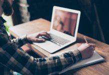 Cursos gratuitos de educación financiera, CapCut y LinkedIn para jóvenes