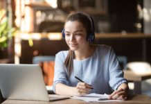 Cursos en línea gratuitos con certificación en áreas de educación y administración