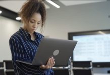 200 becas para mujeres en tecnología e inteligencia artificial