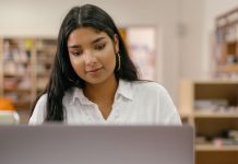 Fundación Pro Vida impulsa becas en IA y habilidades digitales Programa de becas Digital Career Accelerator 2026 de Fundación Pro Vida Ecuador para formación en inteligencia artificial y habilidades digitales