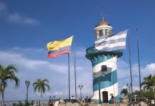 EE.UU. celebra 250 años de independencia con iluminaciones en Quito y Guayaquil Iluminación especial en Ecuador por los 250 años de independencia de Estados Unidos