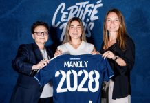 Manoly Baquerizo: Primera mujer ecuatoriana en disputar la Champions League Manoly Baquerizo con la camiseta del Paris FC celebrando su fichaje