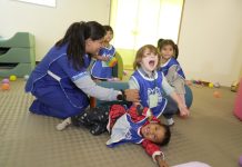 Quito Wawas en Atucucho: servicios, requisitos y cupos disponibles “Niños jugando en el nuevo centro Quito Wawas de Atucucho en Quito”